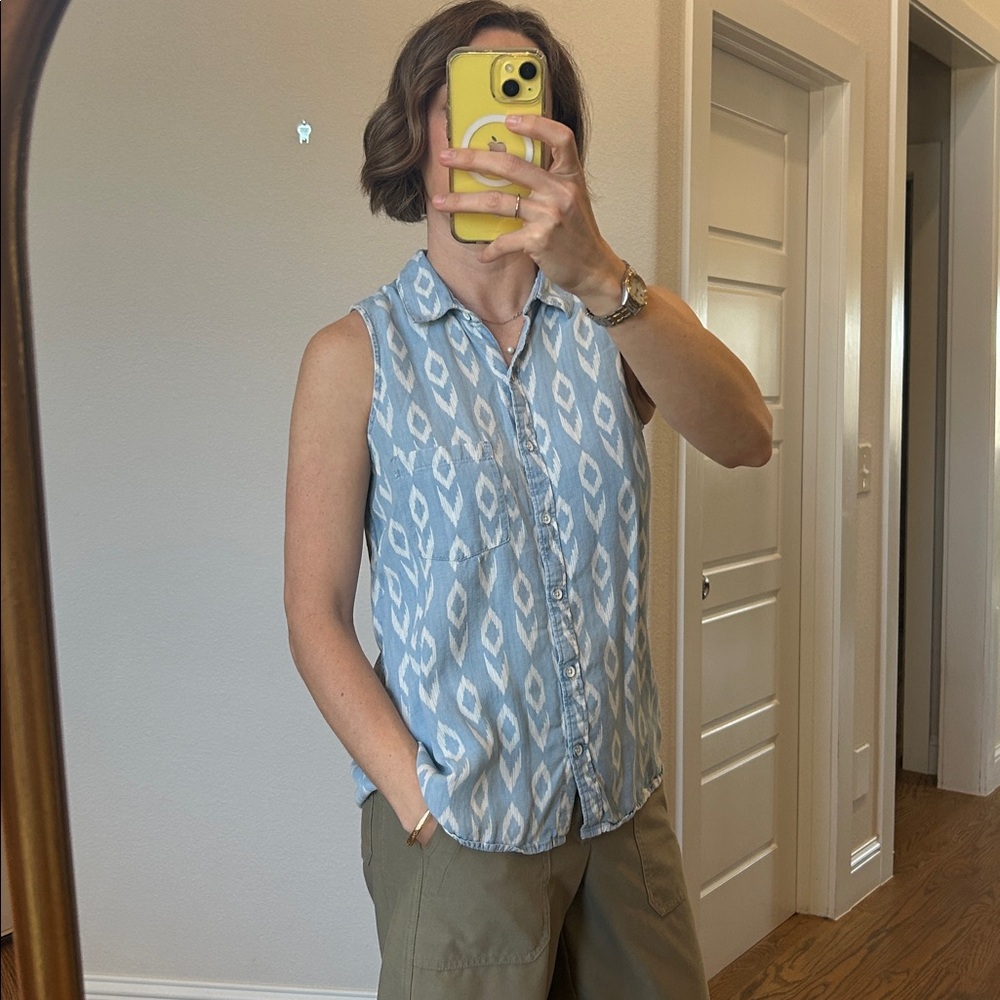 Banana Republic Light Blue and White Sleeveless Button Down